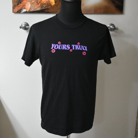UNISEX MENS WOMENS T-SHIRT S SMALL Yours Truly Call Me When Your Sober kiss - Picture 12 of 13